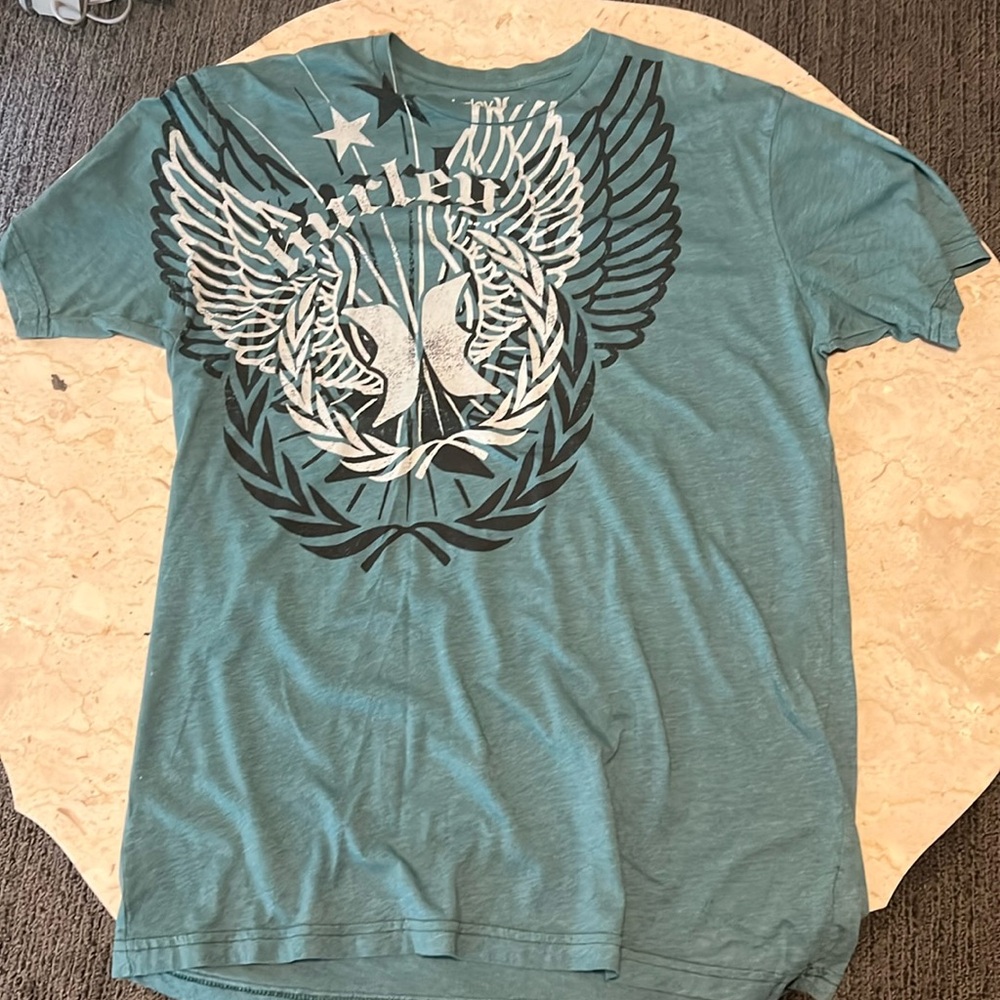 Men’s xl Hurley graphic t shirt in green, wing and logo design